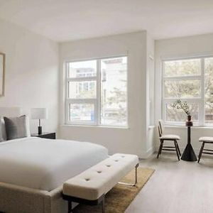 Queen Studio Apartment Non-Smoking
